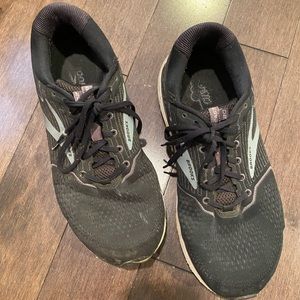 Brooks beast 20. 13 4E extra wide
